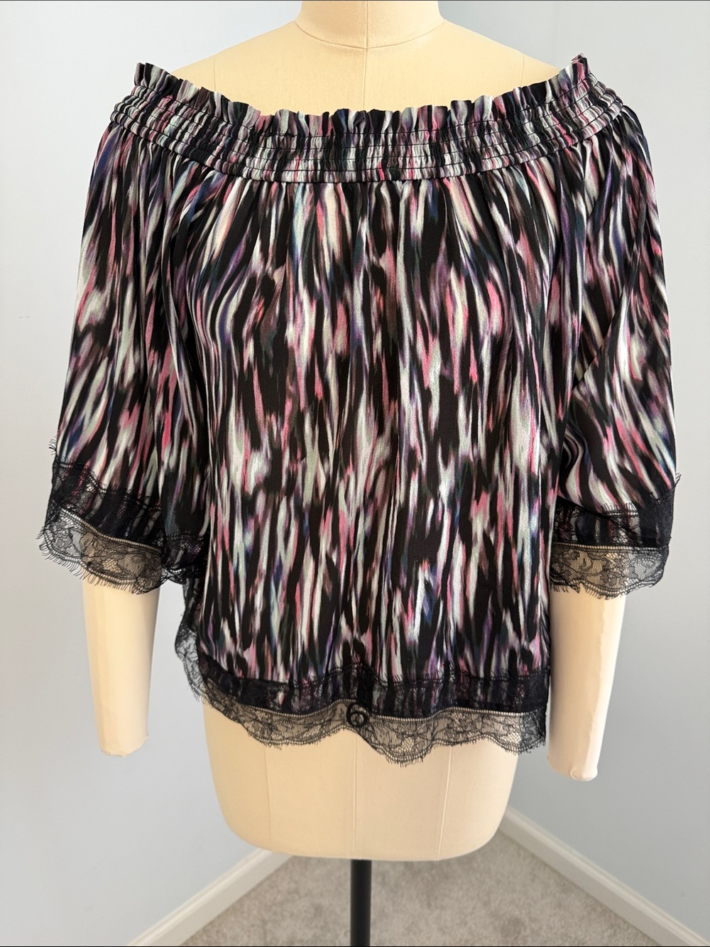 Jennifer Lopez Black Multicolor Off-Shoulder Blouse with Lace Trim SZ Medium - Picture 3 of 16